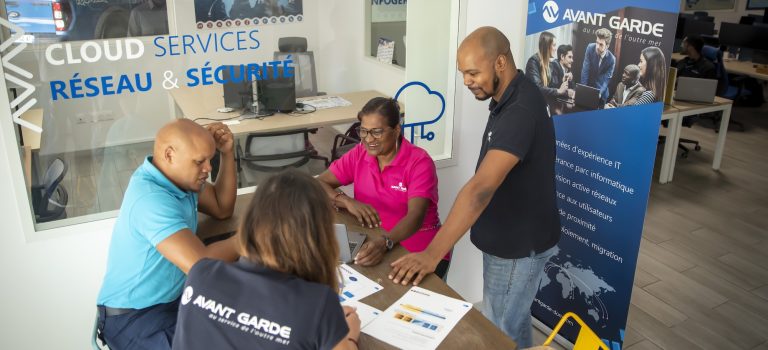 Equipe de managers en réunion